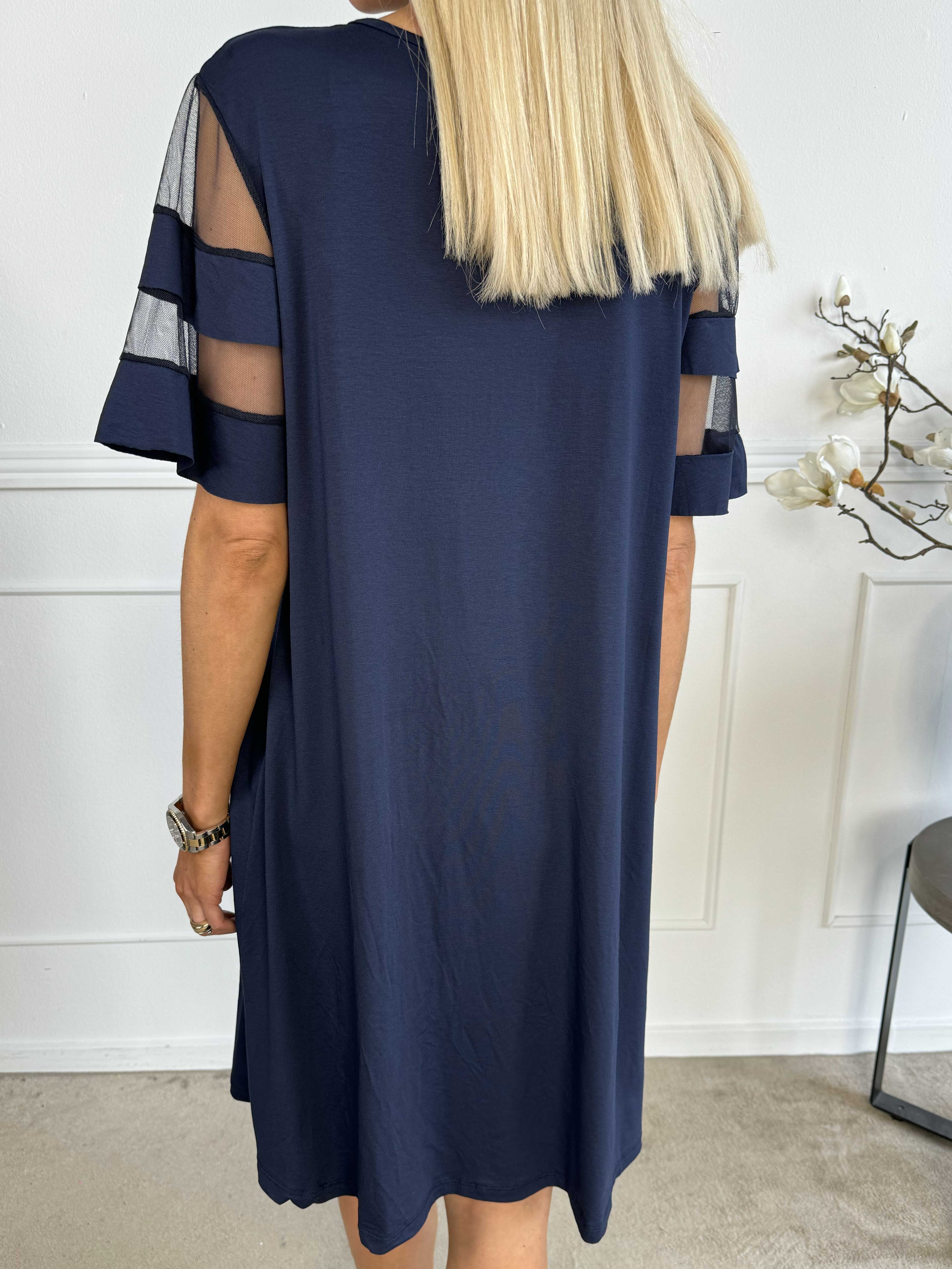 Sakina - T-shirt kjole med fine ærmer